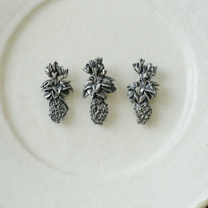 ［Furuhashi michiko］シクラメンの根付きのブローチ