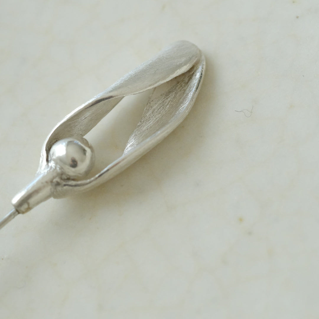 ［Furuhashi michiko］ヤドリギのクラバットピン