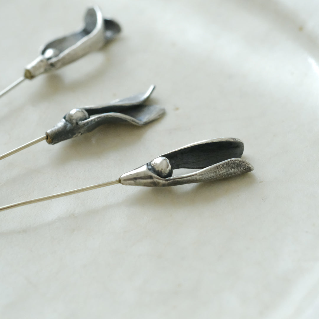 ［Furuhashi michiko］ヤドリギのクラバットピン