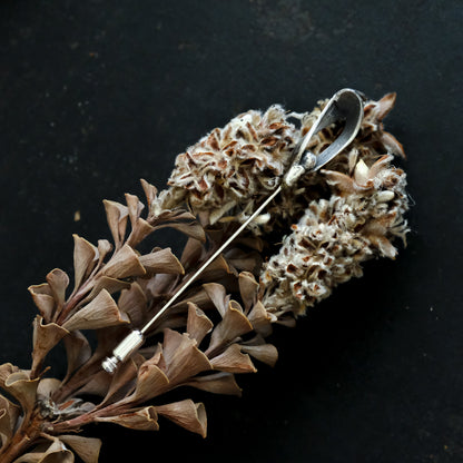 ［Furuhashi michiko］ヤドリギのクラバットピン