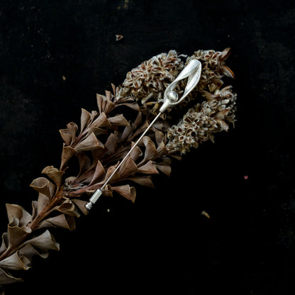 ［Furuhashi michiko］ヤドリギのクラバットピン