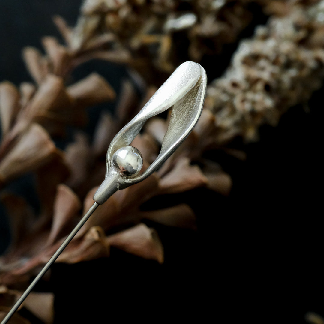 ［Furuhashi michiko］ヤドリギのクラバットピン