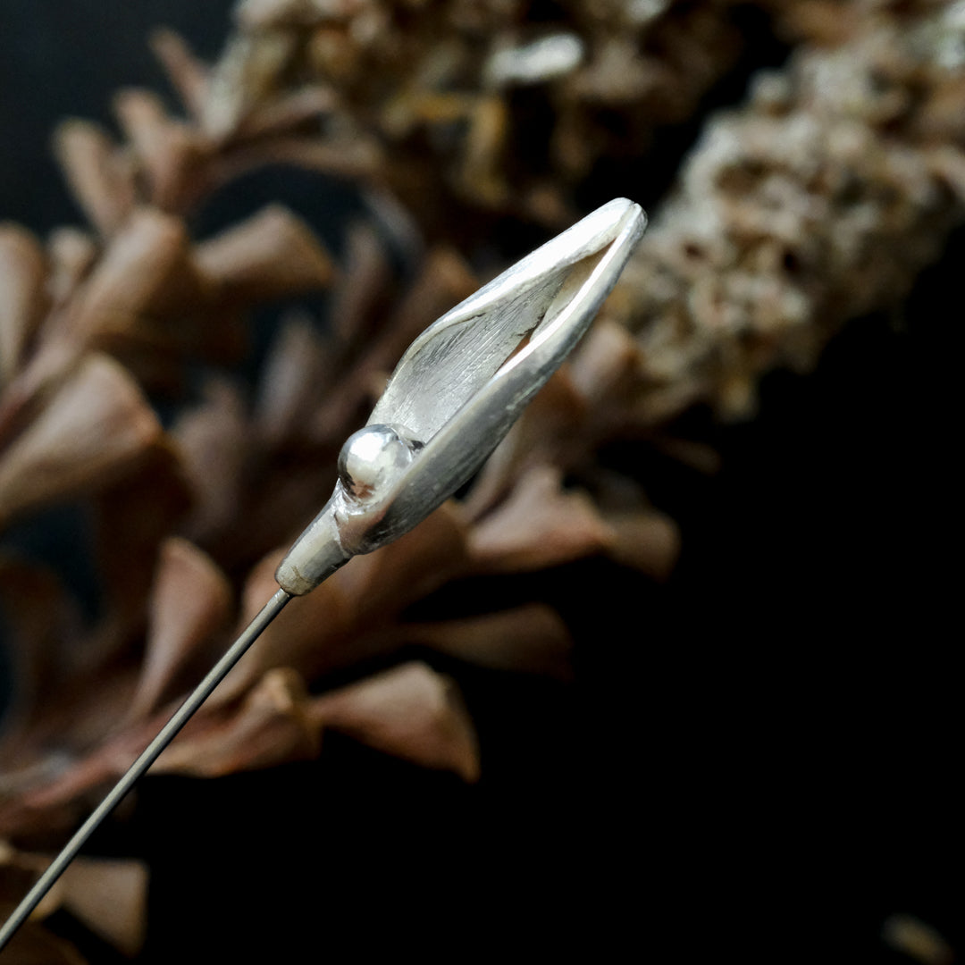 ［Furuhashi michiko］ヤドリギのクラバットピン