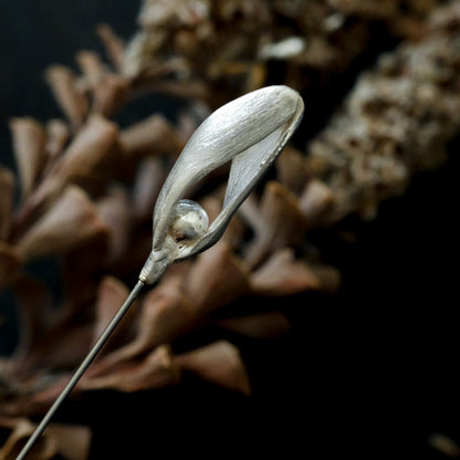 ［Furuhashi michiko］ヤドリギのクラバットピン