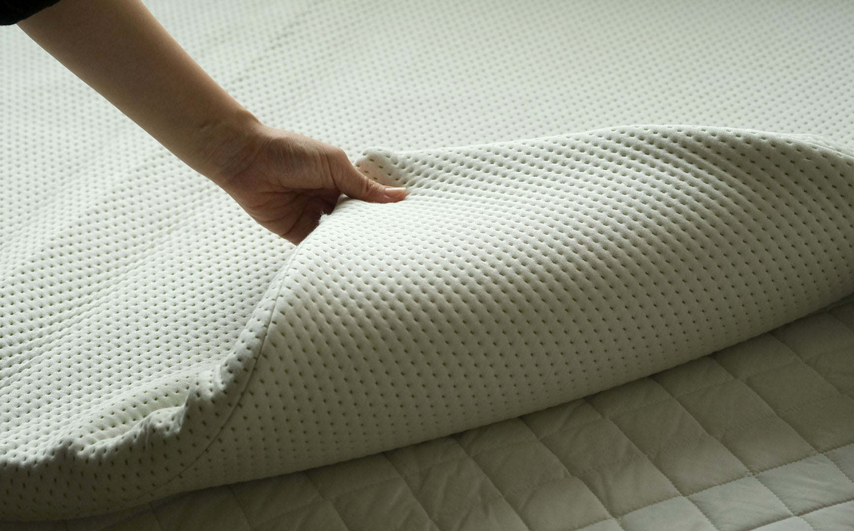 上にのせるだけで悩みなしのマットレスに変わる。ラテックス製トッパー