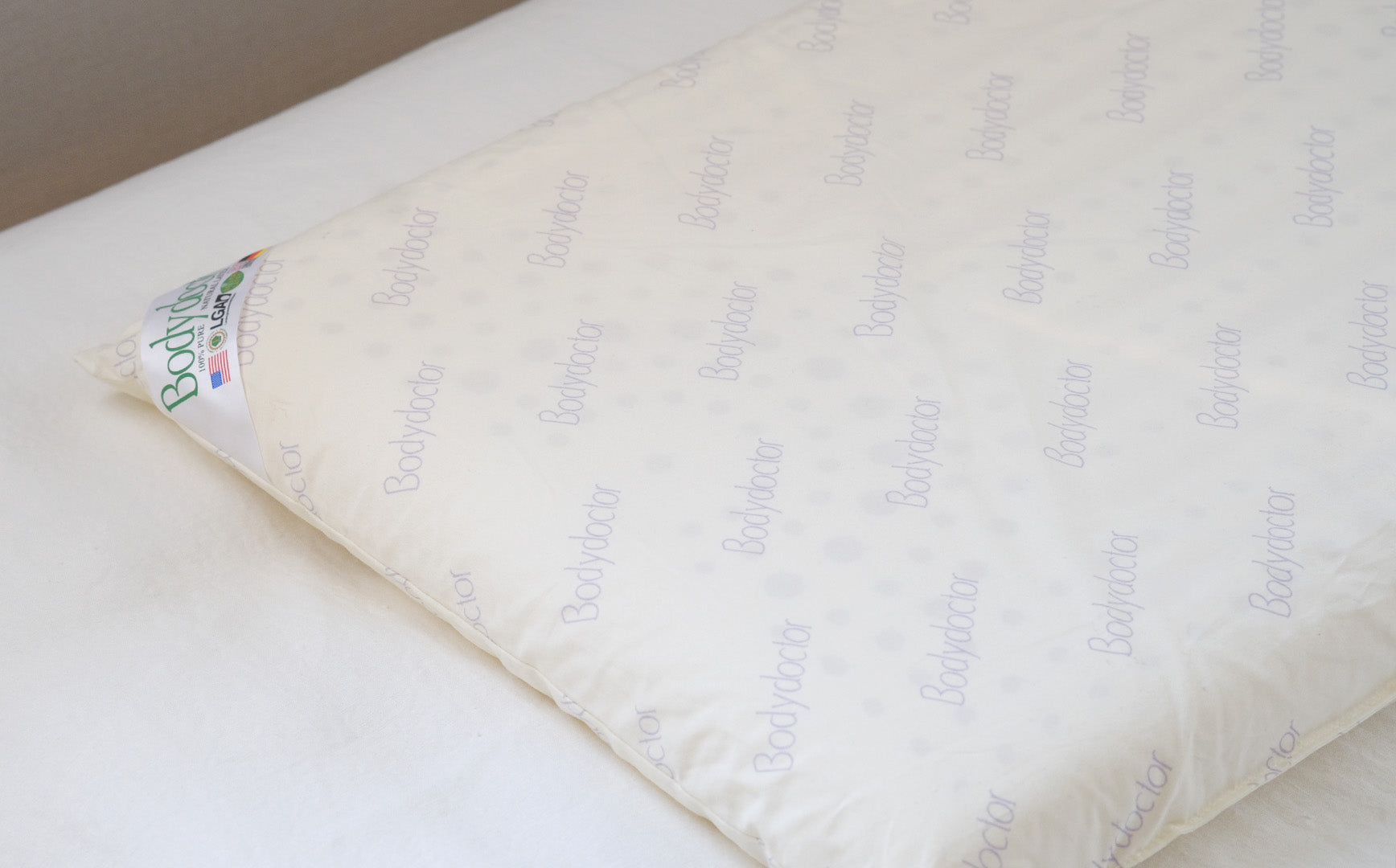 頭や首にやさしくフィット。頭が軽く感じられる天然ゴムの枕