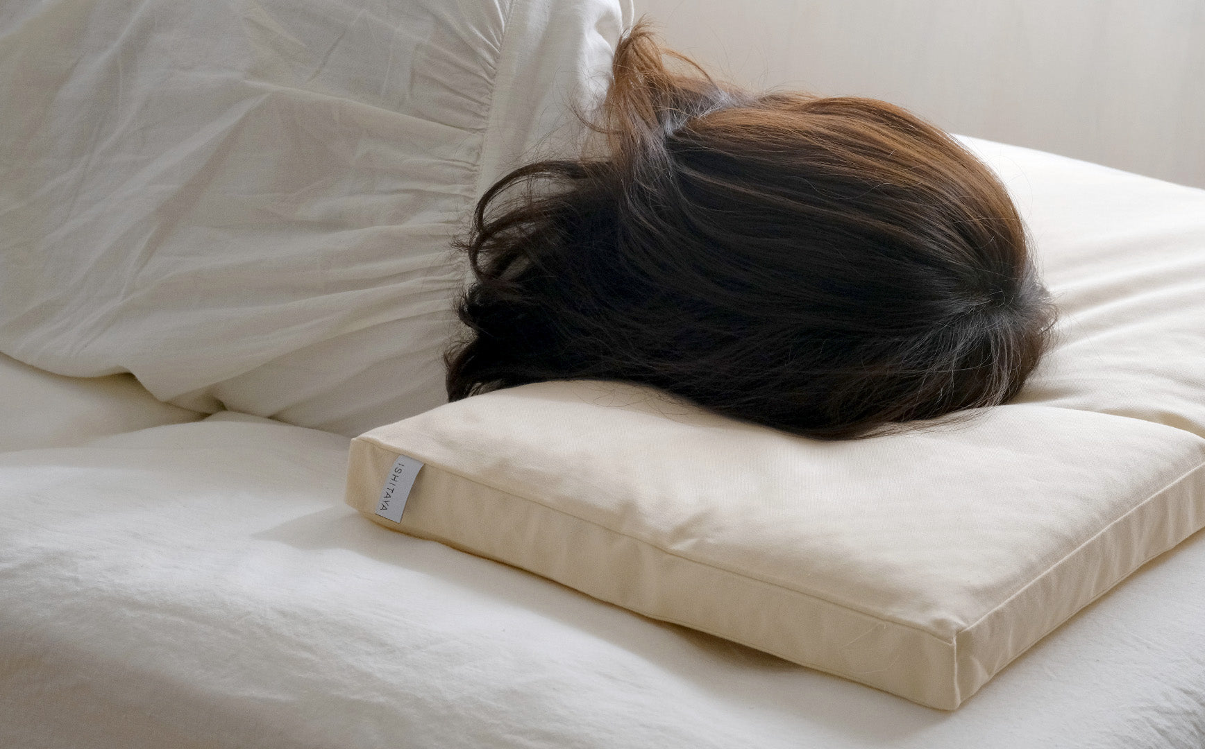 自然で育まれた羊毛の調湿力でさらっと快適。洗えるウールユニット