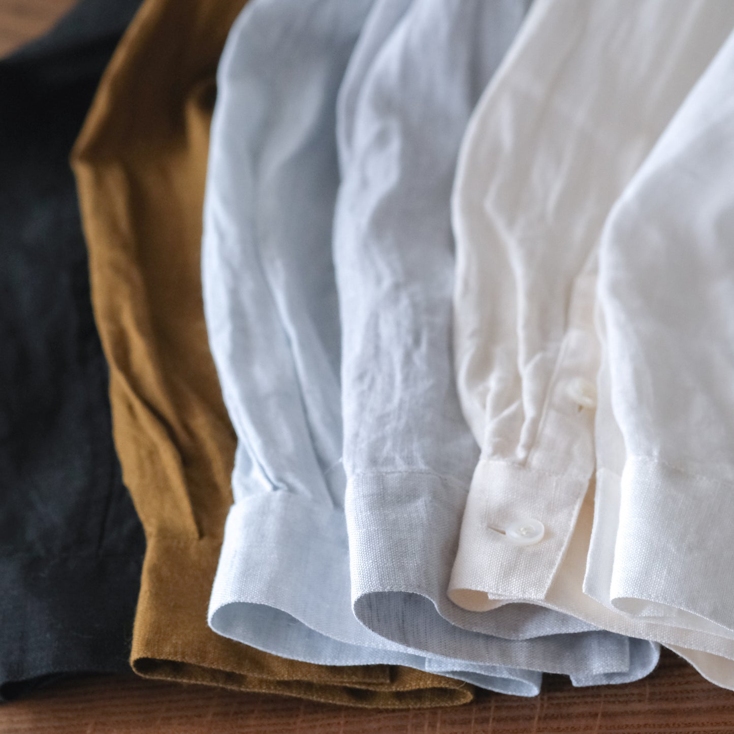 SALUÉ／ユニセックスバンドカラーシャツ／ライトウェイトリネン