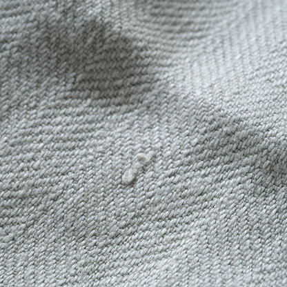 生地の表面にネップや太い節がみられます。無理にひっぱらず、そのままご使用ください