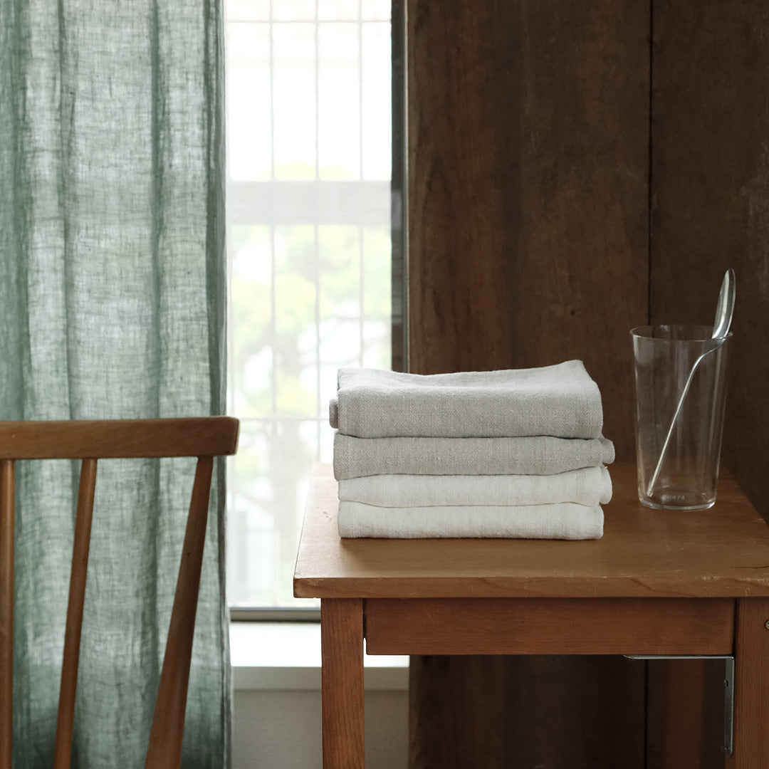 上からナチュラル、オイスター