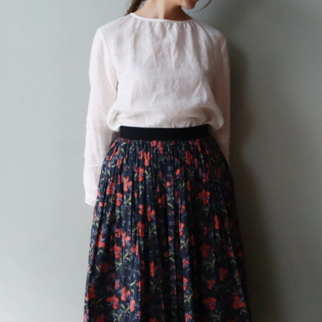 裾をインにしてすっきりと