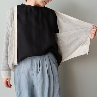 すっきりしたシルエットなので重ね着もおすすめ