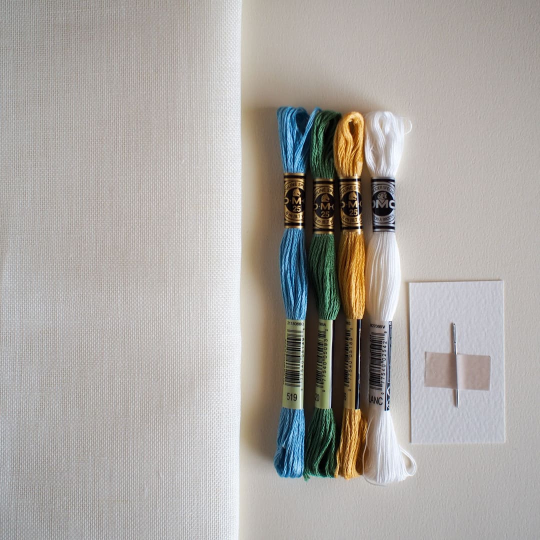 ４枚分の生地・刺しゅう糸・針がセット