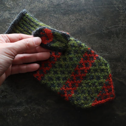 親指にもチューリップを編み込みます