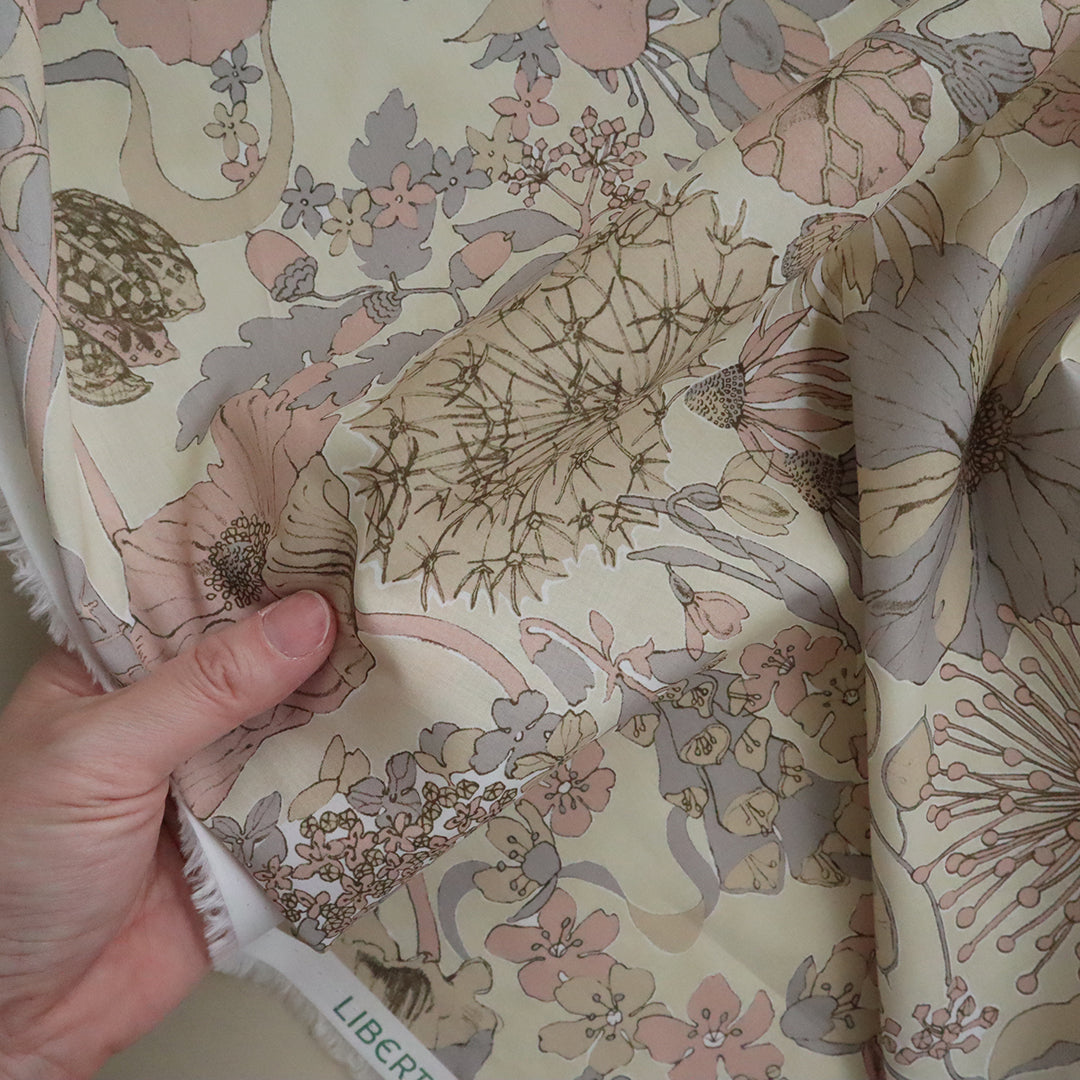 LIBERTY FABRICS「ムーンライト・ガーデン」イエロー