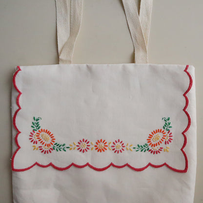 スカラップ刺繍飾りのバッグ