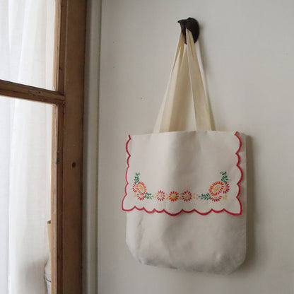 スカラップ刺繍飾りのバッグ