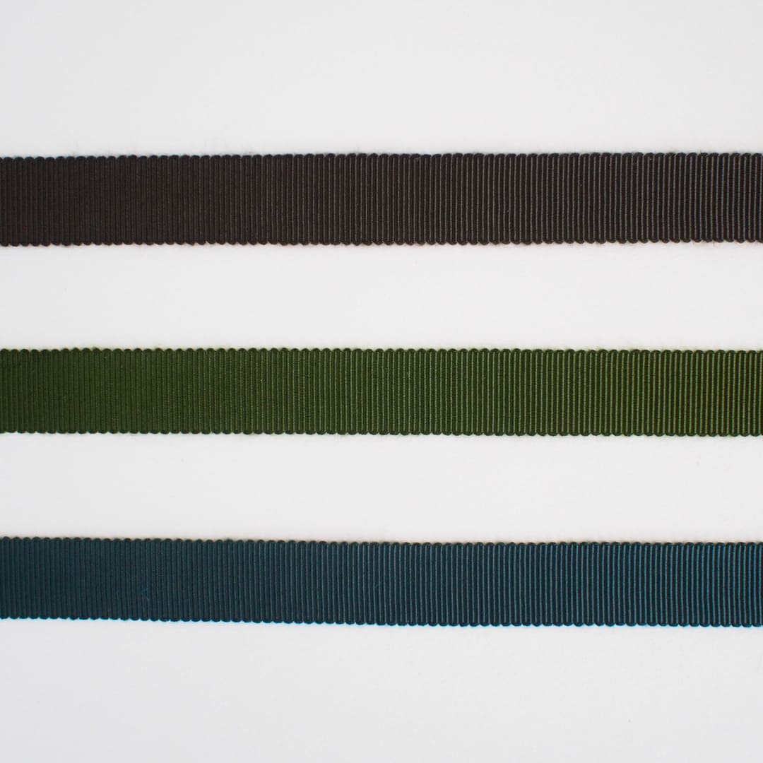 上からダークブラウン、オリーブグリーン、ドゥーブル、スチールブルー