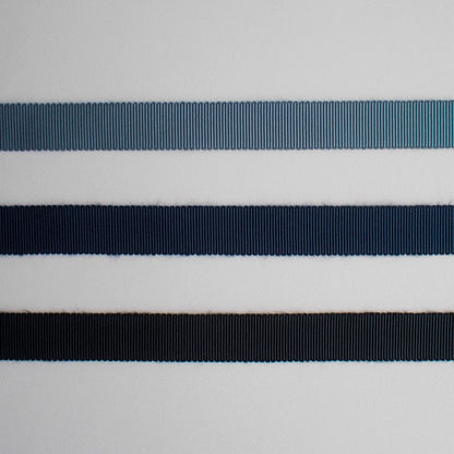 上からスチールブルー、ネイビー、ブラック