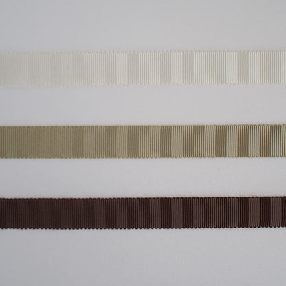 上からオフホワイト、サンドベージュ、チェストナットブラウン