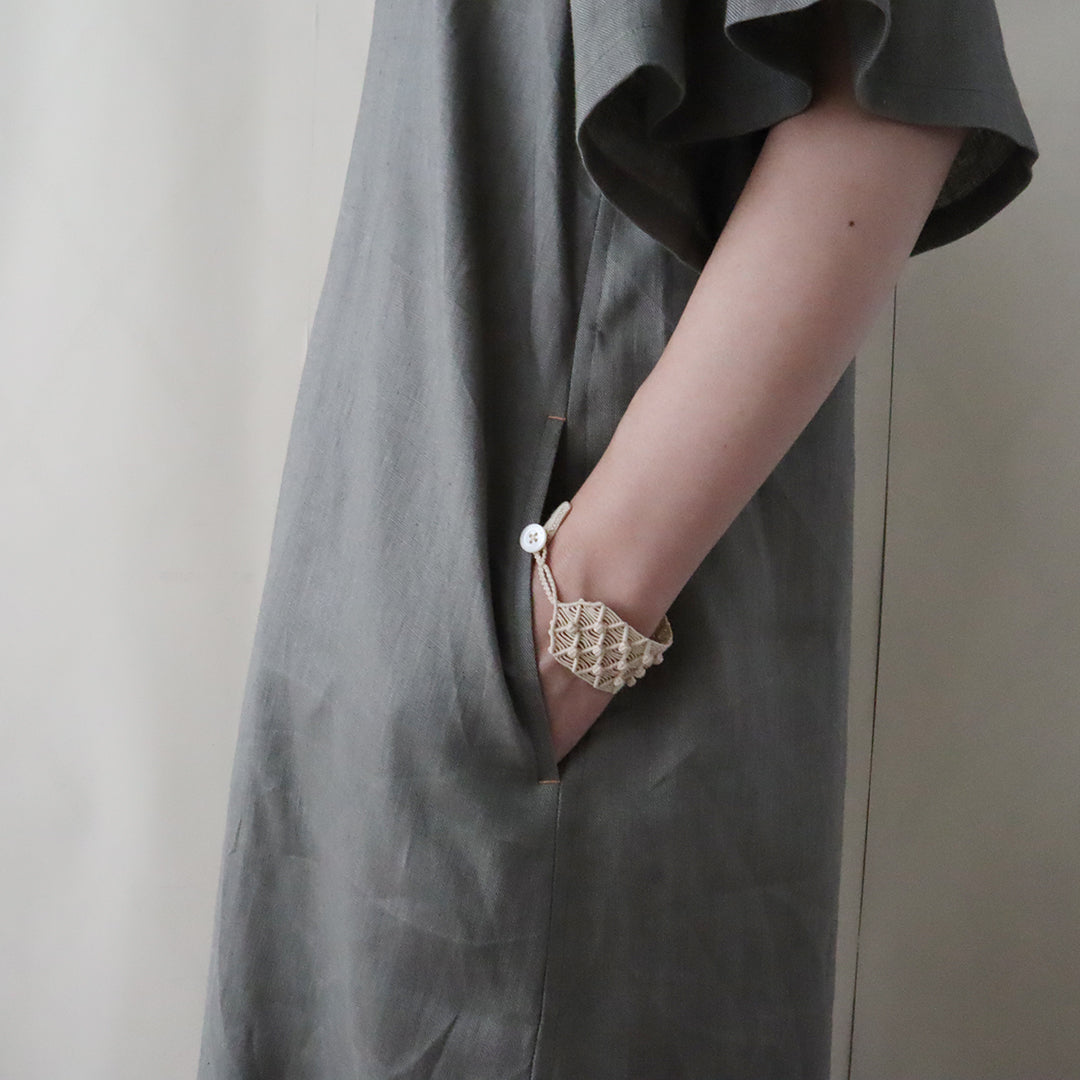 【2025 ENYO】フィッシュスリーブのシフトドレス　カキ