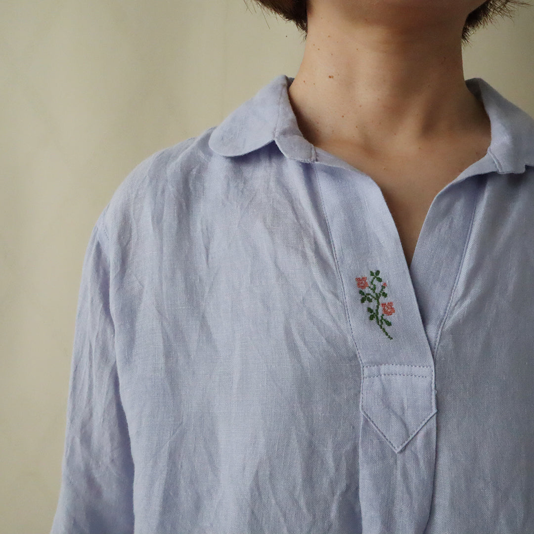 【2025 ENYO】ラウンドターンダウンカラーのプルオーバー　ブルー べべ