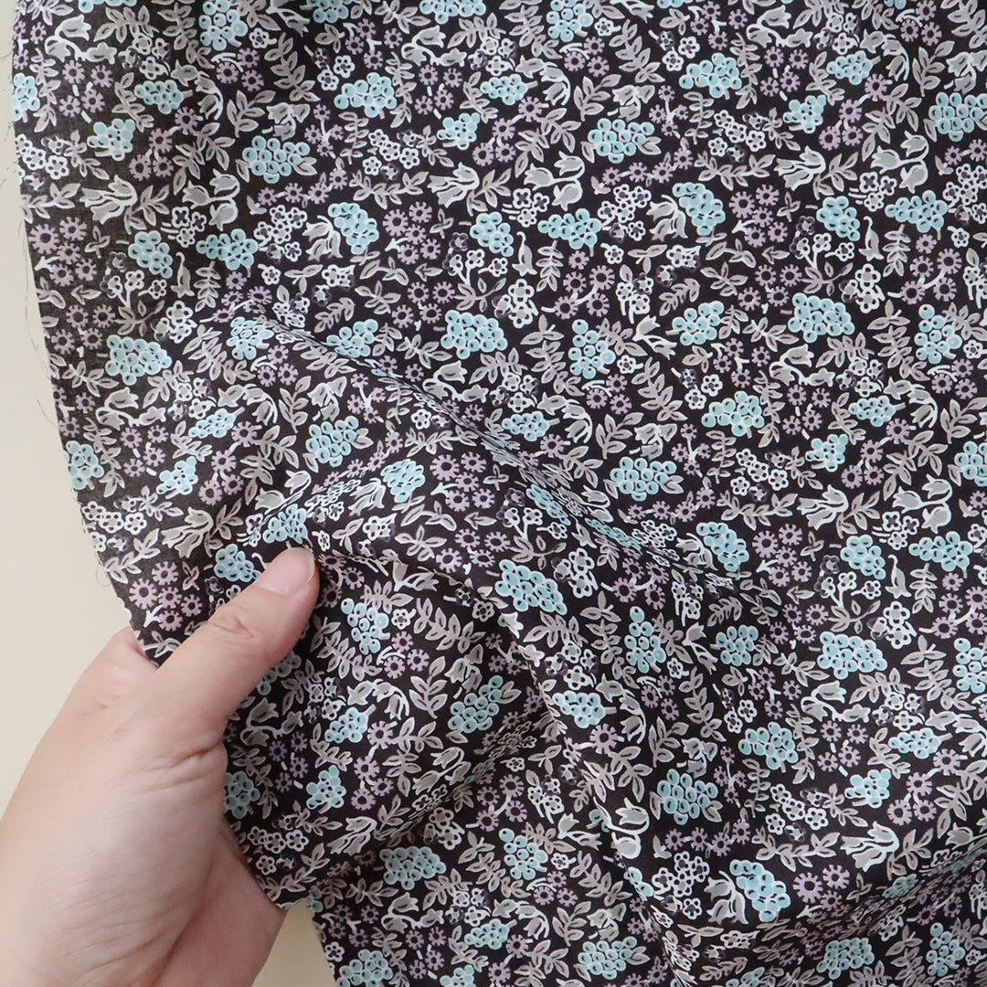 LIBERTY FABRICS　「ベリー・チャーム」グレー