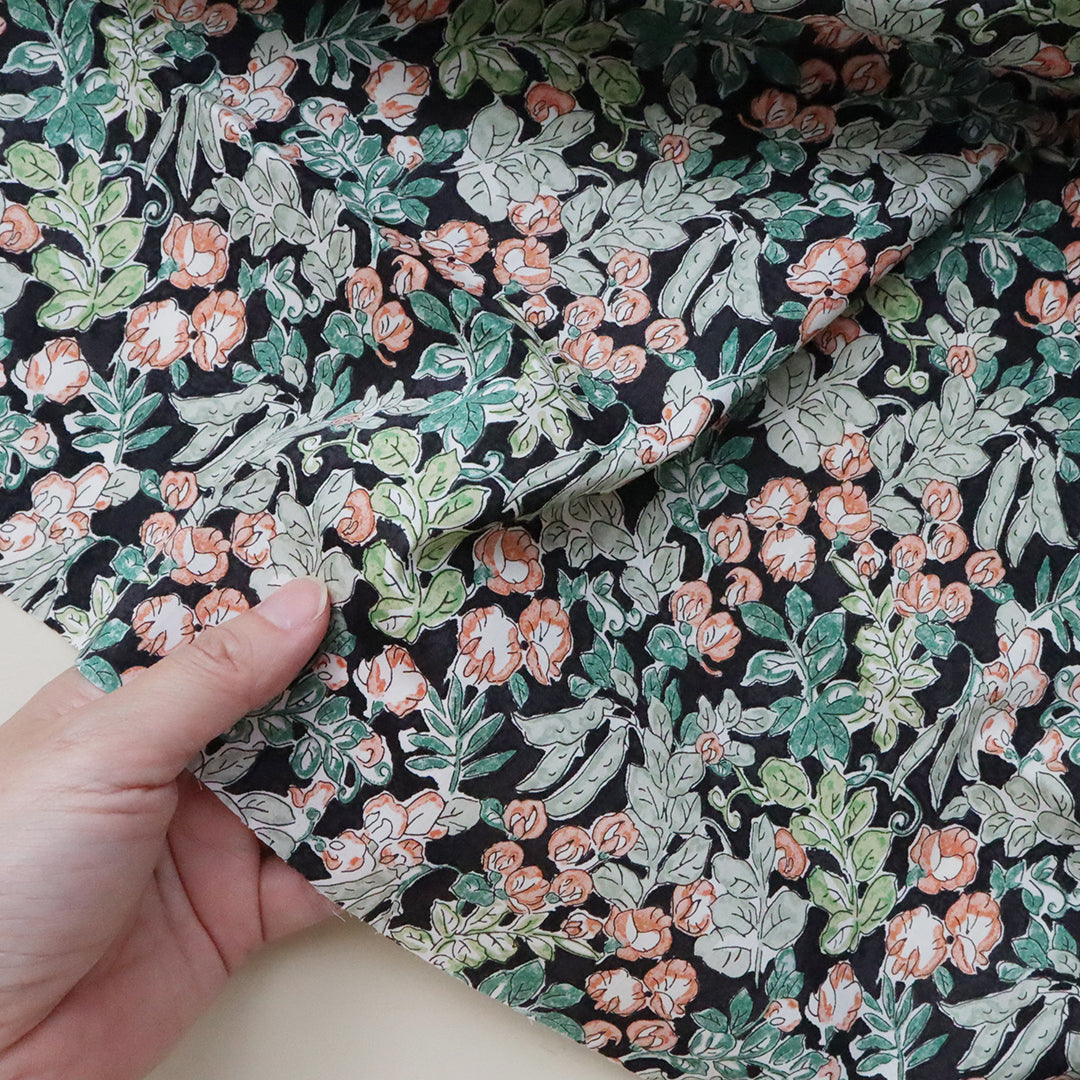 LIBERTY FABRICS　「スイートピー・リーフ」グリーン
