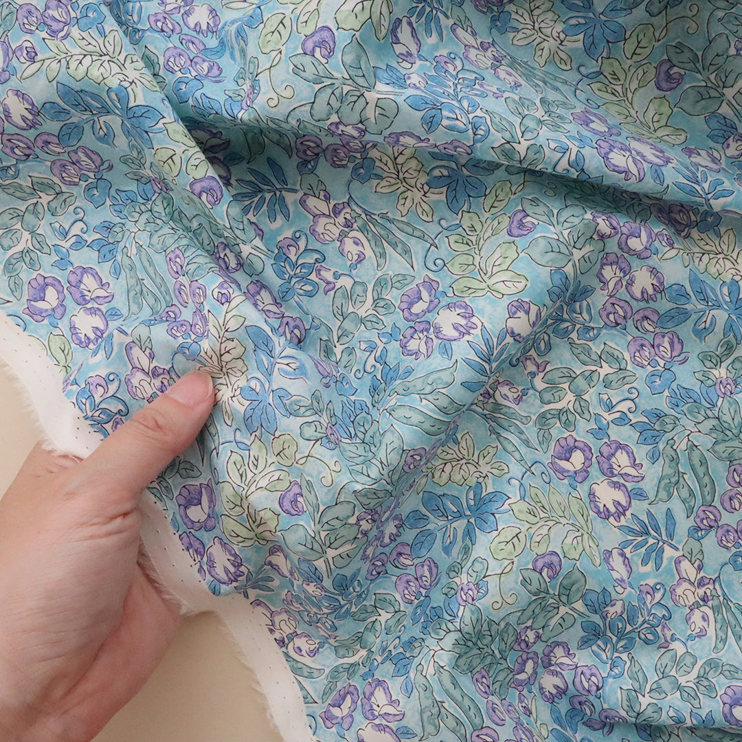 LIBERTY FABRICS　「スイートピー・リーフ」ブルー