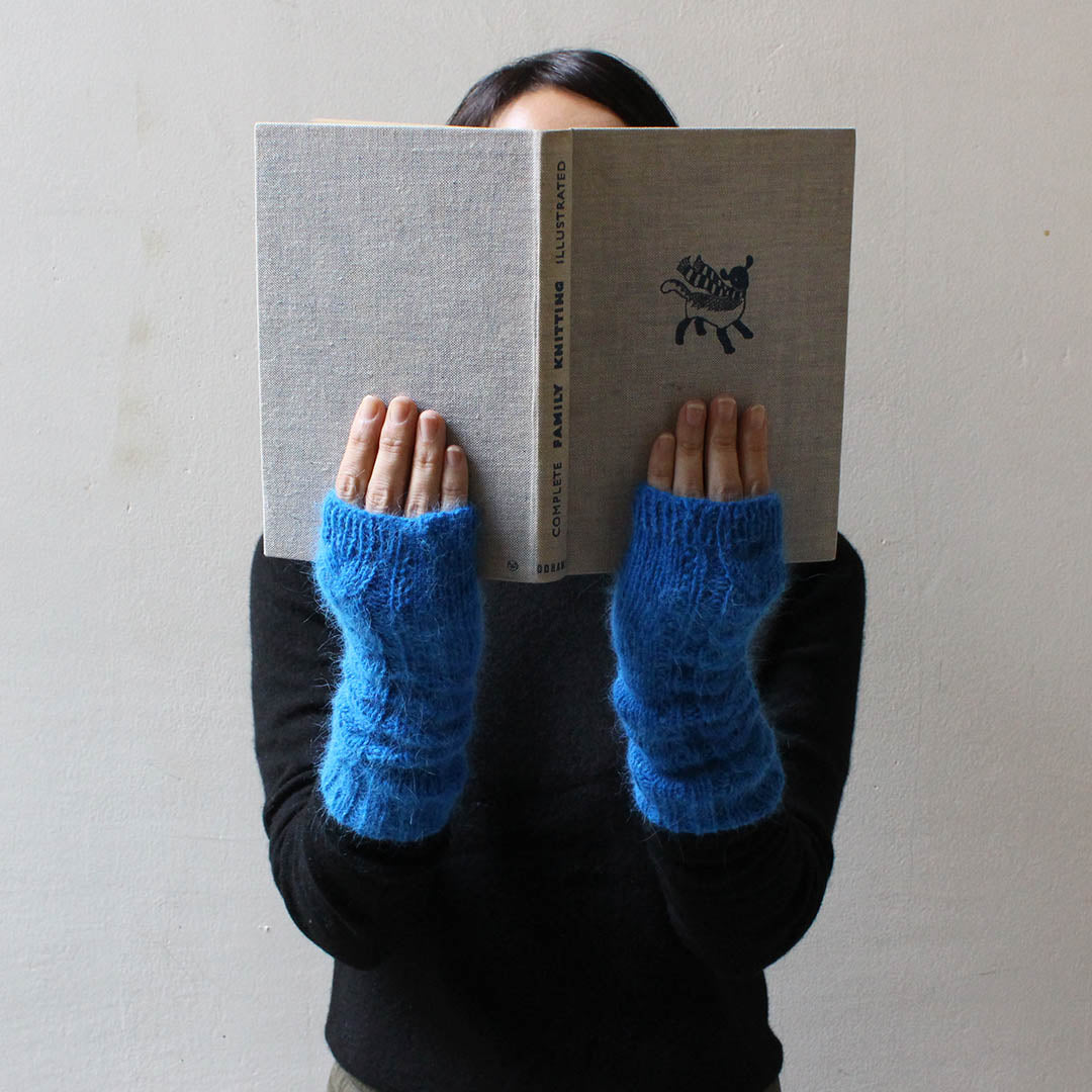 三つ編みのフィンガーレスグローブ/パターン – Envelope