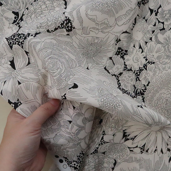 LIBERTY FABRICS　「イングリッシュ・ブルーム」ブラック