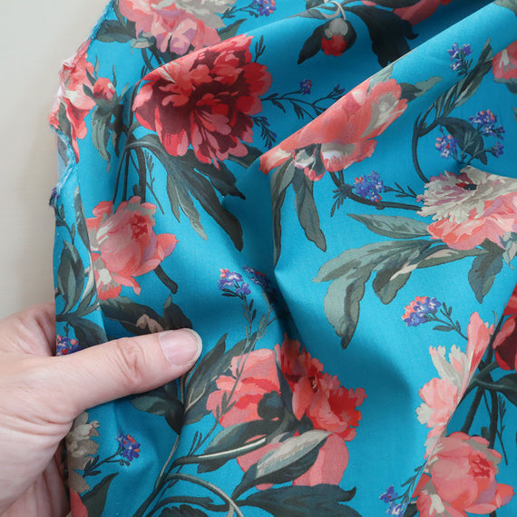 Liberty fabrics「デカダント・ブルームス」ターコイズ