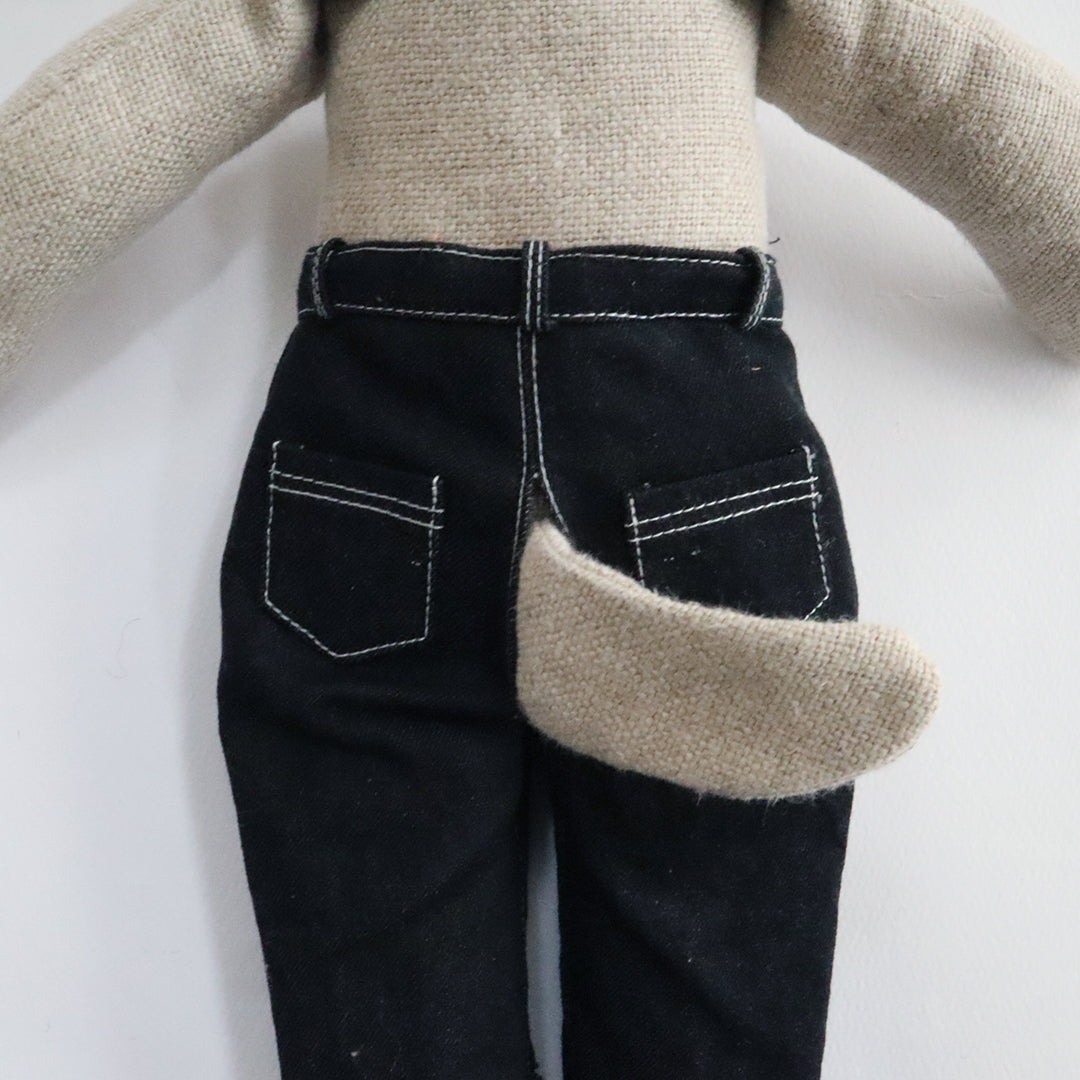 しっぽを出す穴があります