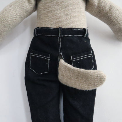 しっぽを出す穴があります