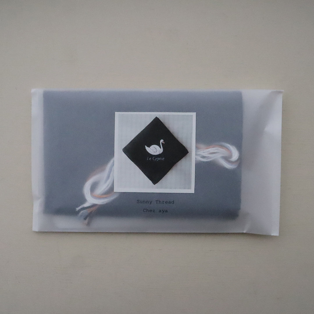 aya　刺繍キット　スワンのハンカチ