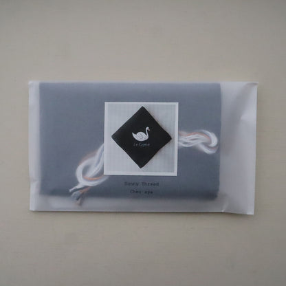 aya　刺繍キット　スワンのハンカチ