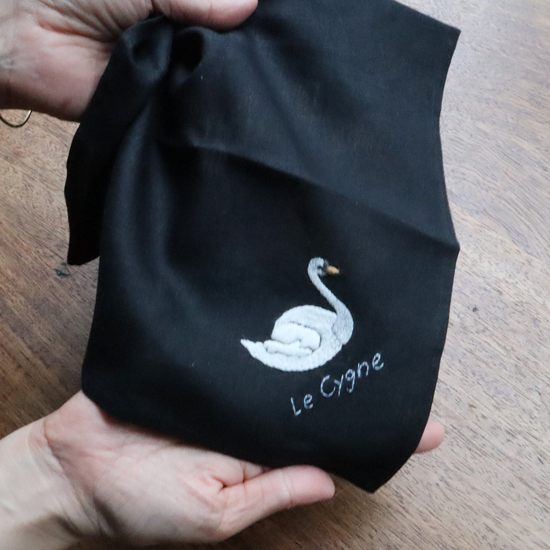 aya 刺繍キット スワンのハンカチ – Envelope - エンベロープ
