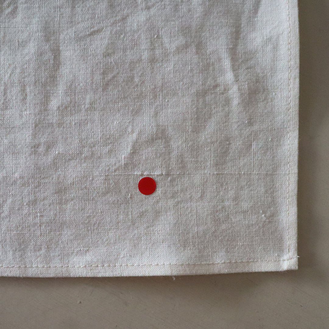 生地の特性上、フシや黒いネップがあります