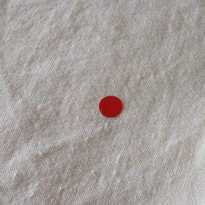 生地の特性上、フシや黒いネップがあります