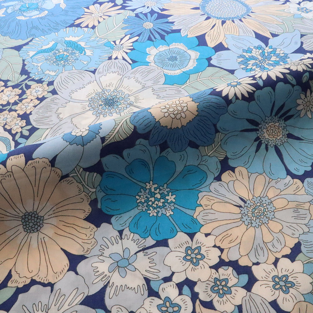 LIBERTY FABRICS　「サマーズ・イン・ザ・サン」ブルー