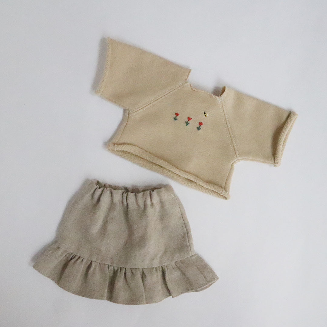 カットソーとフリルスカートのセット