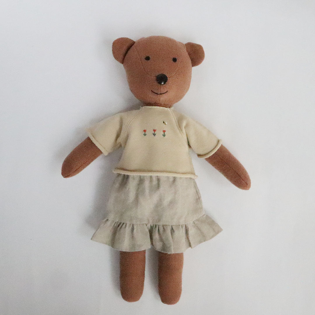 【材料セット】クゥクゥの着せ替え　刺しゅうのカットソーと裾フリルのスカート