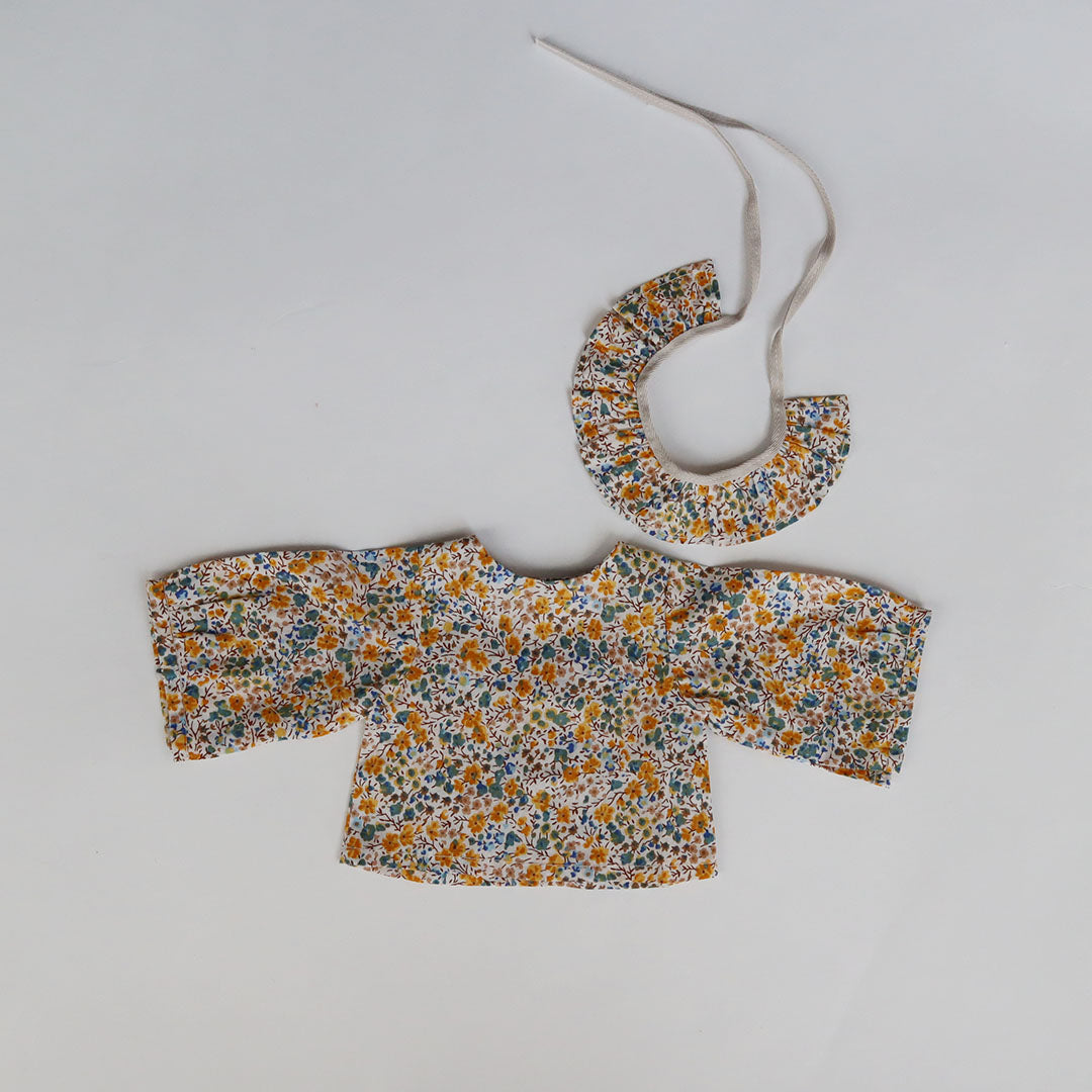 つけ襟のブラウス