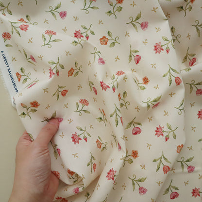 LIBERTY FABRICS「ロイヤル・スレッズ」ホワイト