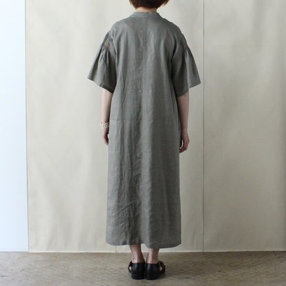 【2025 ENYO】フィッシュスリーブのシフトドレス　カキ