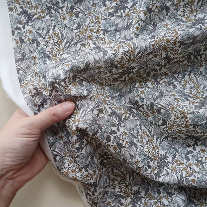LIBERTY FABRICS「フランチェスカ・チューリップ」グレー