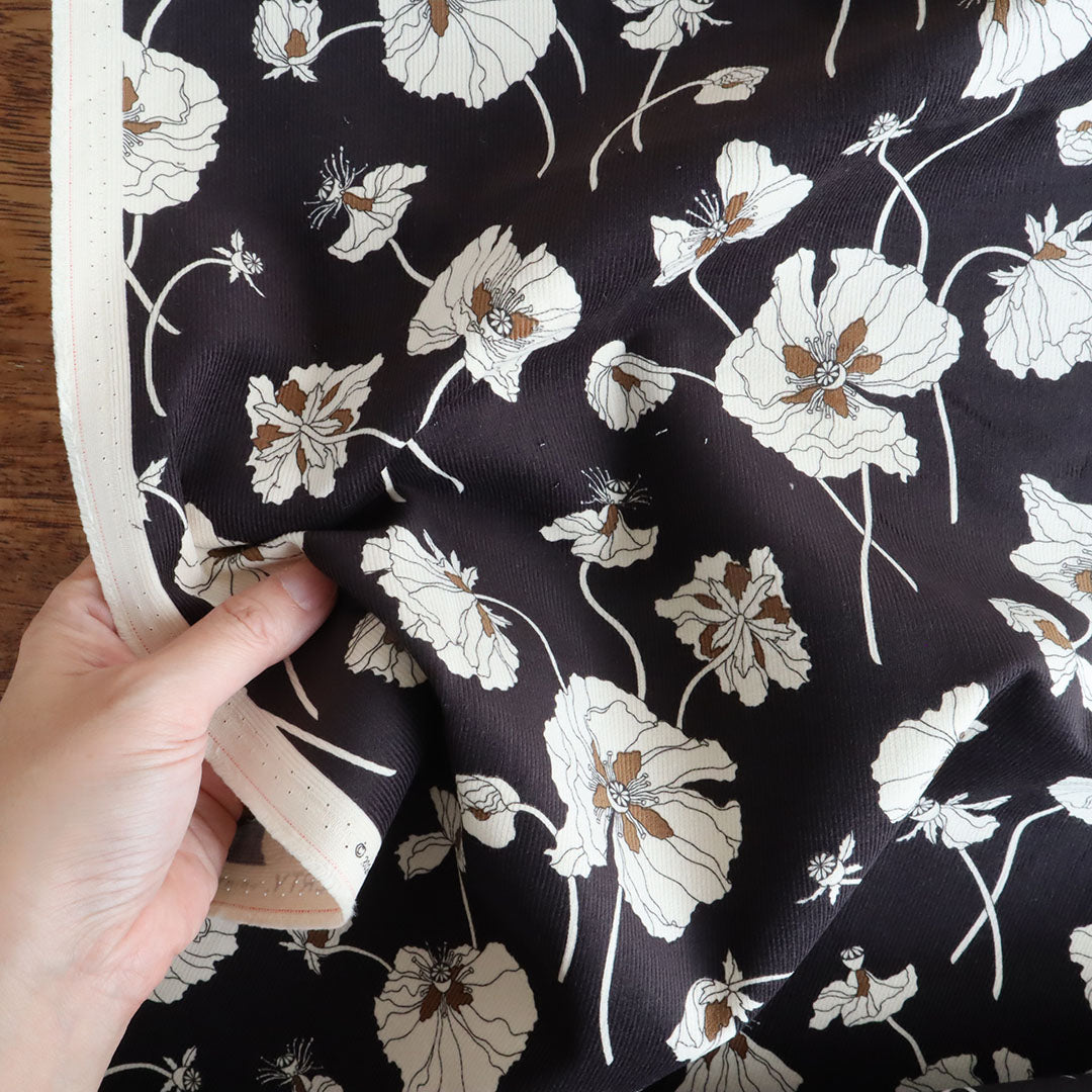 LIBERTY FABRICS　コーデュロイ「フラジャイル・ブルームス」ブラック