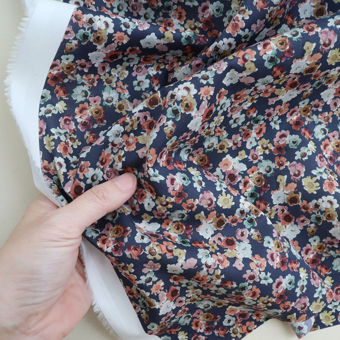 LIBERTY FABRICS「オーストラリアン・デイジー」ネイビー