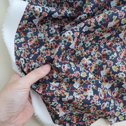 LIBERTY FABRICS「オーストラリアン・デイジー」ネイビー