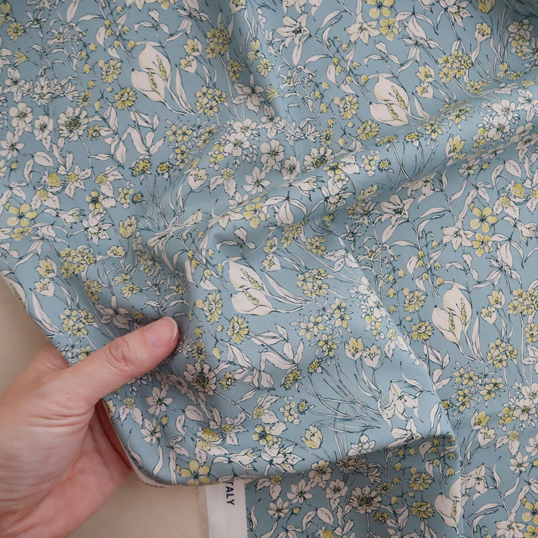 LIBERTY FABRICS「ワンダーフォーゲル」サックスブルー